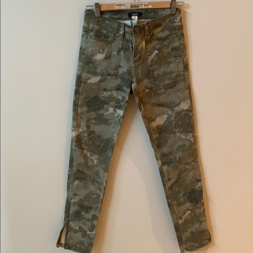 Camouflage print skinny jean